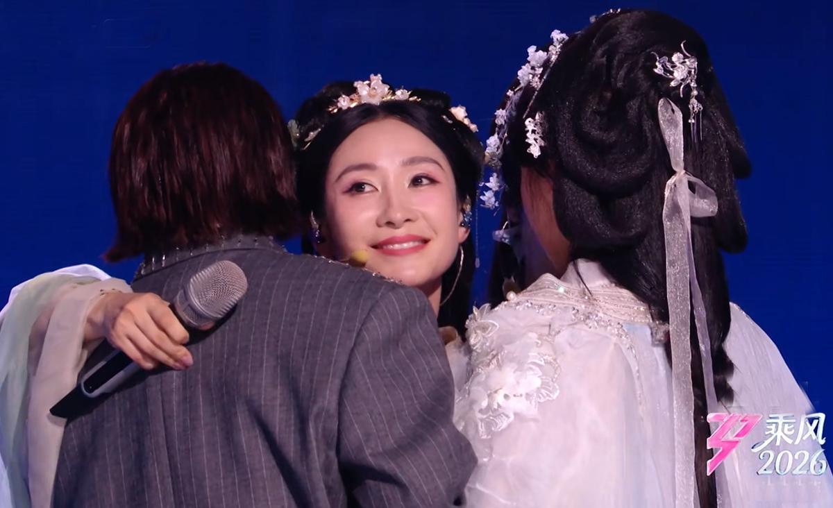 乐鱼app下载-陶昕然者来女被淘汰，她们的坦荡和体面，折射了《浪姐7》的不堪