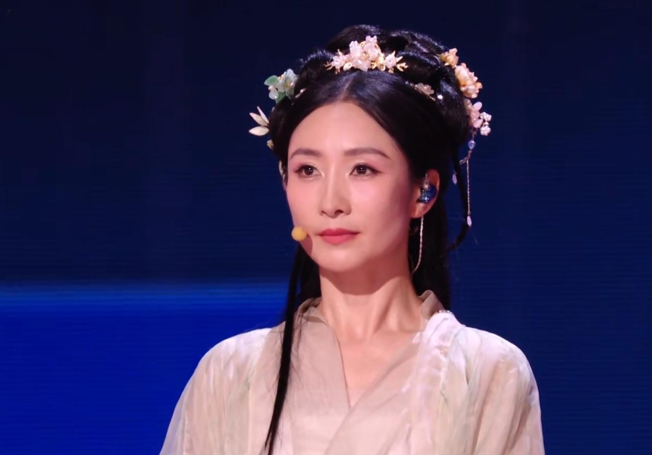 乐鱼app下载-陶昕然者来女被淘汰，她们的坦荡和体面，折射了《浪姐7》的不堪