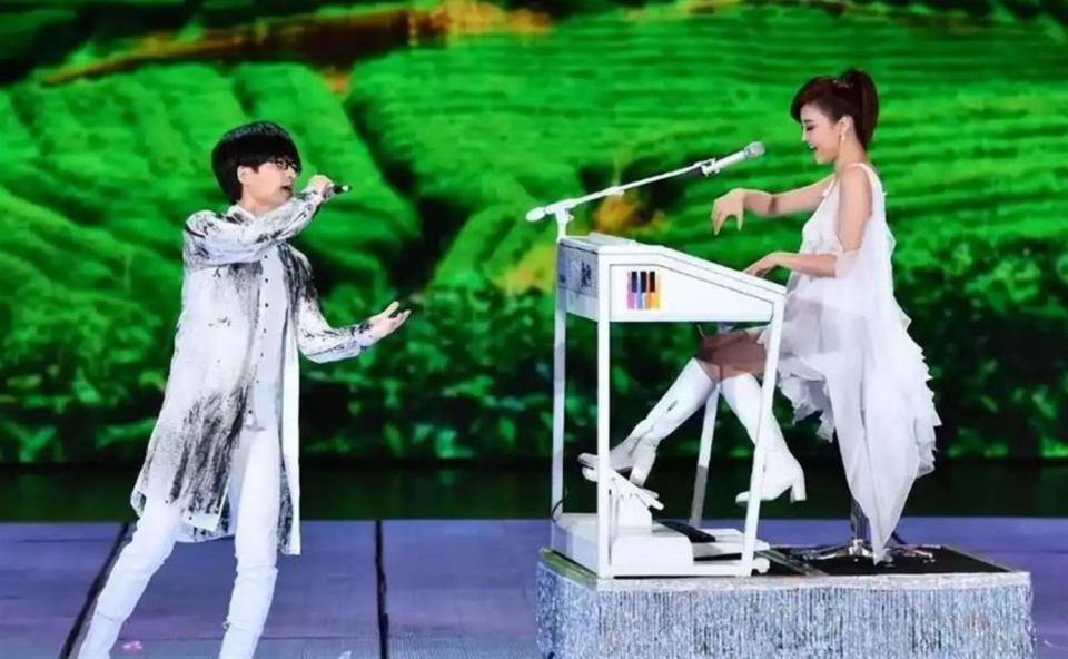 乐鱼官方入口-玖月奇迹离婚7年,王小玮近况曝光,43岁无婚无育,发福显老
