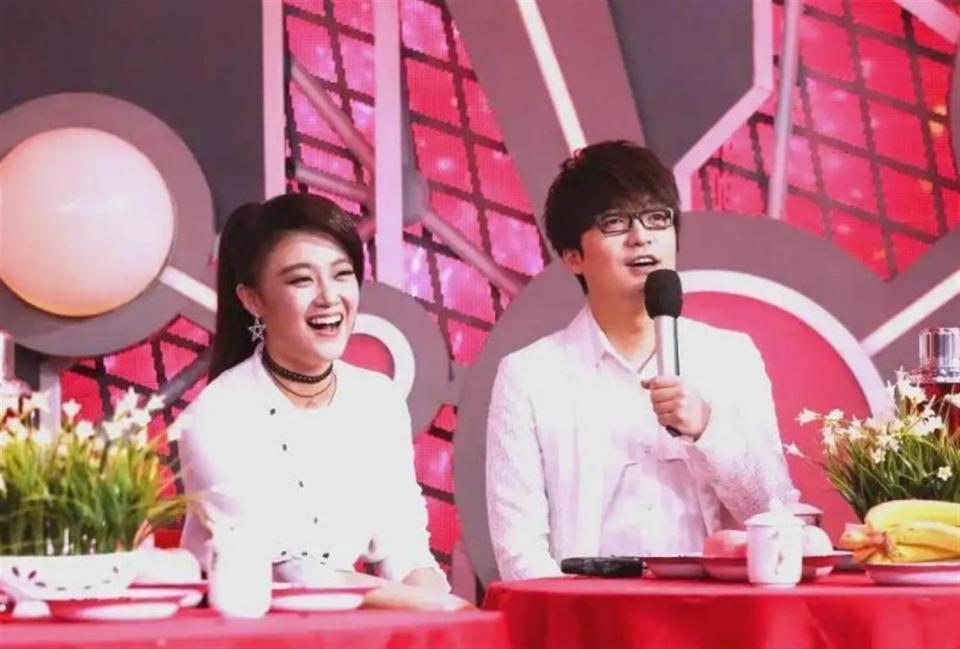 乐鱼官方入口-玖月奇迹离婚7年,王小玮近况曝光,43岁无婚无育,发福显老