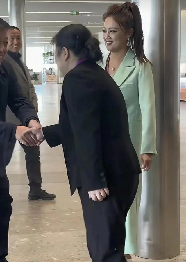 乐鱼官方入口-玖月奇迹离婚7年,王小玮近况曝光,43岁无婚无育,发福显老