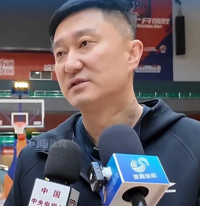 乐鱼官方网站-客战山东,双萨缺阵,广东葫芦里卖的什么药?杜锋发声,态度强硬
